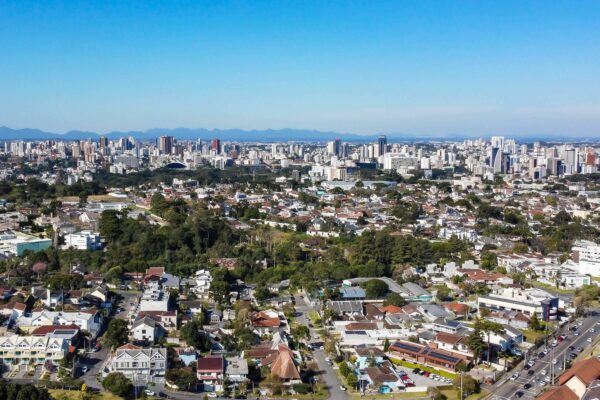 Paraná tem 13 cidades entre as 100 mais competitivas do Brasil, aponta ranking nacional