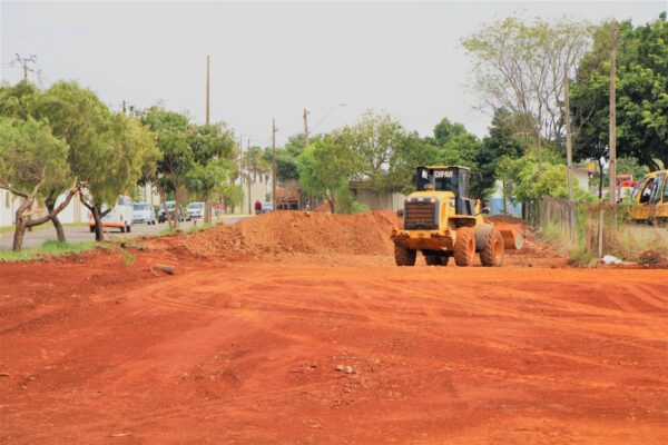 Avançam as obras para duplicação da Rua Tico-tico Rei, no Jardim Caravelle em Arapongas