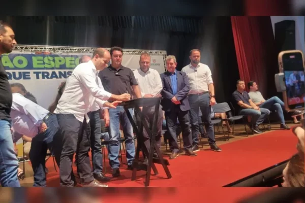 Governador libera recursos e entrega obra em Arapongas