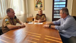 Prefeito Emerson Toledo de Cambira se reúne com o novo Comandante do 10º Batalhão de Polícia Militar em Apucarana