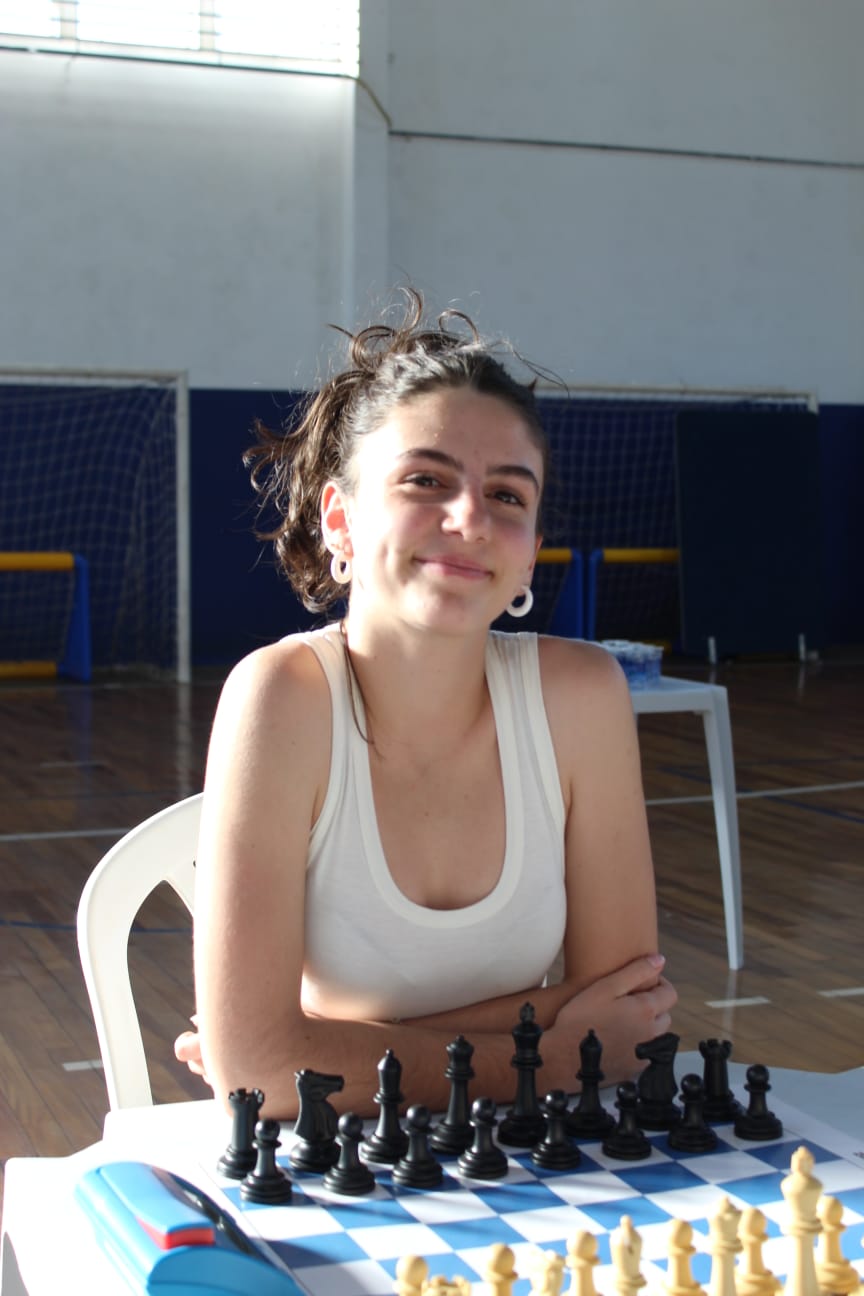 Jovem de Arapongas é única brasileira a disputar mundial de xadrez