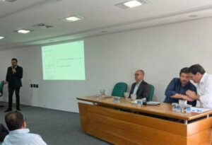 Prefeito de Apucarana Junior da Femac participa de reunião sobre segurança em trechos urbanos de ferrovias