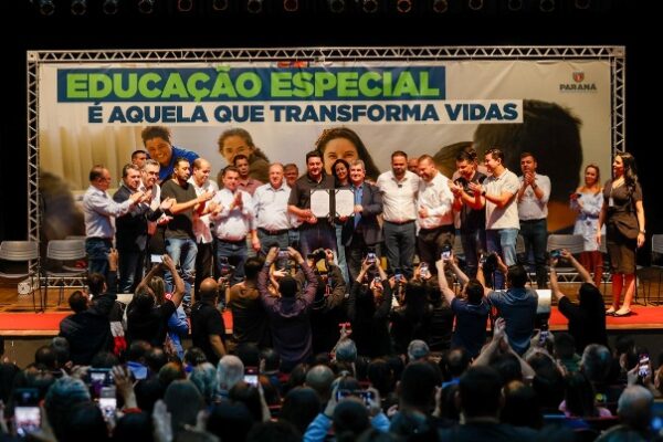 Deputado Bazana traz governador à Arapongas para formalizar apoio às instituições do PR