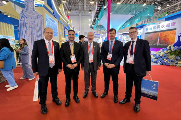 Governo do Paraná inicia mais uma missão internacional com visita a feira de negócios na China