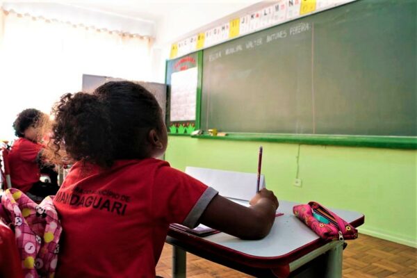 Educação de Mandaguari distribui senhas para matrículas do ensino infantil 4 e 5 na noite desta quinta-feira