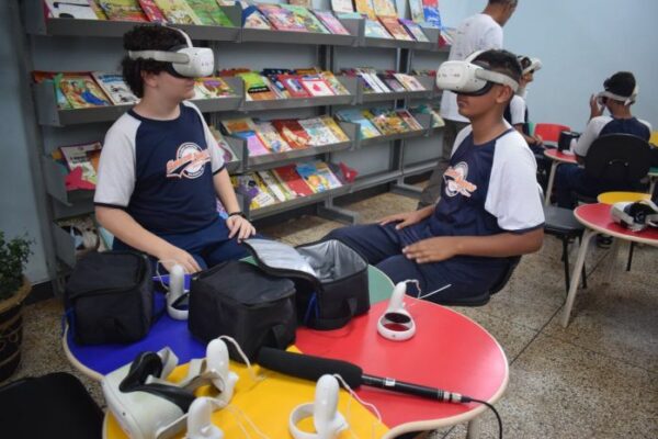 Rolândia recebe obras do Claude Monet com uso de óculos de realidade virtual