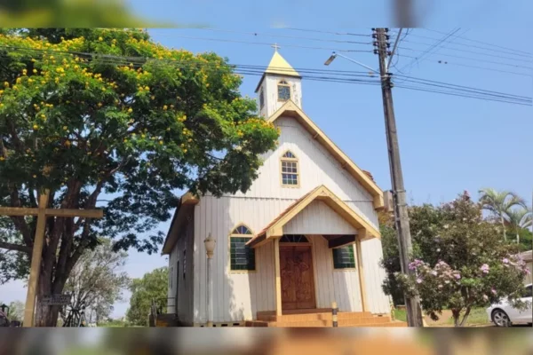 Capela de distrito é réplica da 1ª Igreja Matriz de Arapongas; vídeo