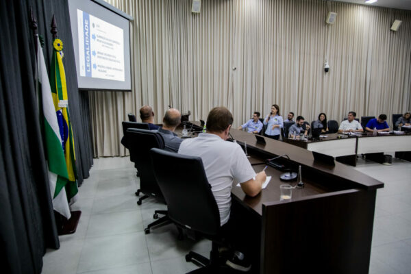 Apucarana discute em audiência aplicação do orçamento para 2024