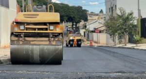 Asfalto no Jardim Delgado completa um mês e resultado surpreende moradores de Mandaguari
