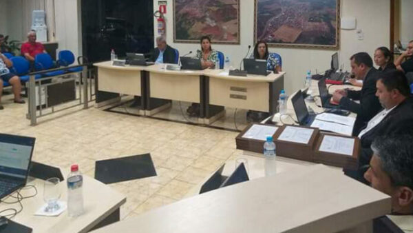 Prefeito Toledo têm contas aprovadas pela Câmara Municipal de Cambira