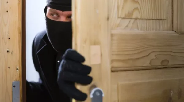 Bandidos invadem casa em Borrazópolis, furtam joias e dinheiro