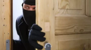 Bandidos invadem casa em Borrazópolis, furtam joias e dinheiro