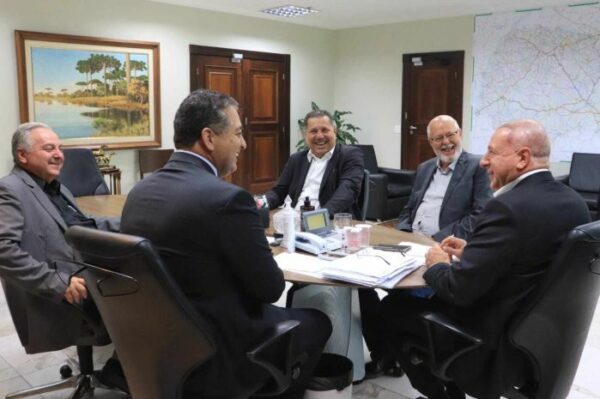 Prefeito de Rolândia Maistro e Secretário buscam destravar projetos na Casa Civil do estado