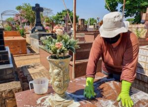 FINADOS: Cemitério Municipal de Arapongas informa sobre prazo para reformas e limpeza nos túmulos