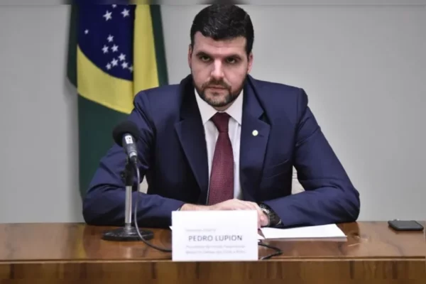 Pais do deputado Pedro Lupion são feitos reféns em assalto no PR