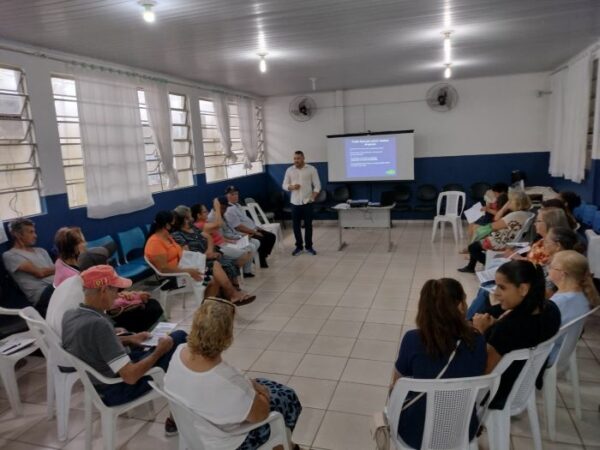 Educação Financeira Básica é tema de encontro socioassistencial no CRAS CSU em Arapongas
