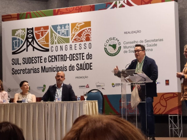 Prefeito de Marilândia do Sul Aquiles Takeda participa de congresso de saúde em Santa Catarina