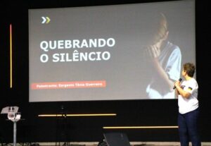 Combate à pedofilia reúne diversos profissionais da Educação em Arapongas