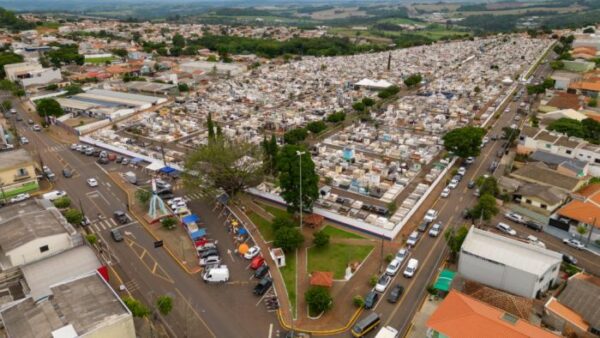 Cemitérios de Apucarana devem receber 20 mil pessoas