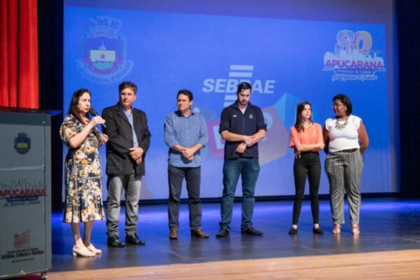 SEBRAE-PR repassa gibis sobre empreendedorismo para estudantes da rede municipal de Apucarana