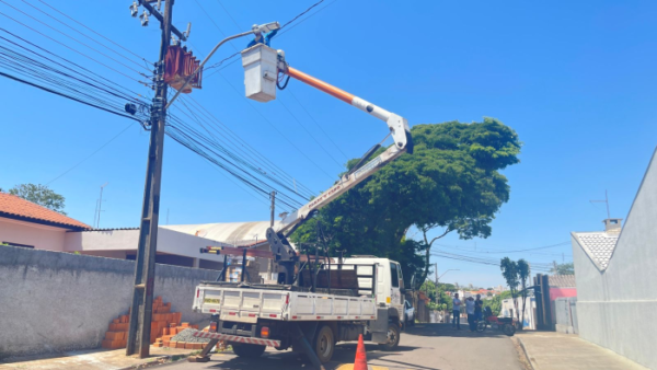 Prefeitura de Jandaia inicia manutenção da iluminação pública e troca de lâmpadas queimadas