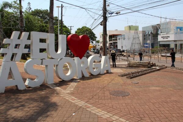 Astorga – Praça Ermelindo Lopes Barroso se prepara para receber as festividades de final de ano
