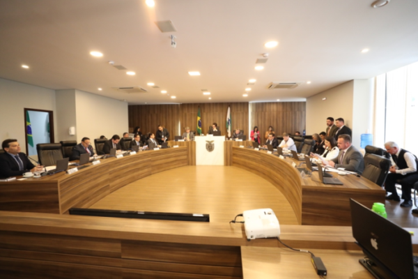 Projeto que exige assinatura física para empréstimos a idosos avança na CCJ