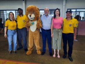 Escola Monteiro Lobato de Rolândia recebe kits de higiene bucal da secretaria de educação, lions e colgate