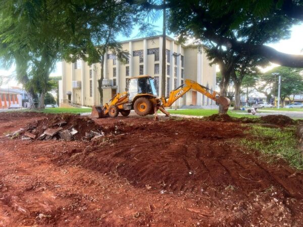 Prefeitura de Mandaguari inaugura reforma e nova iluminação da Praça Bom Pastor