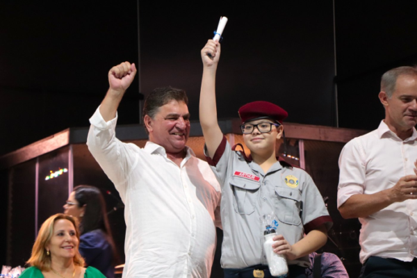 Prefeitura de Arapongas celebra formaturas de cerca de 200 alunos da disciplina cívico-militar