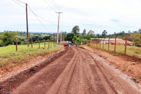 Recurso da Itaipu garante asfalto em estrada que interliga vilas rurais em Apucarana