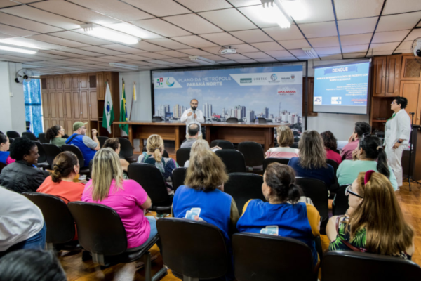 Saúde de Apucarana capacita 400 servidores sobre novas práticas no tratamento da dengue