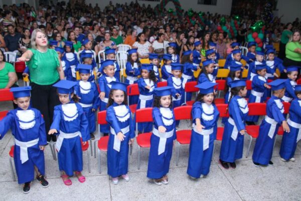 Prefeitura de Cambira realiza formatura dos alunos da Educação Infantil da rede municipal