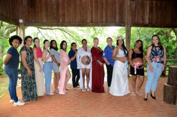 Gestantes do projeto “Acalenta Rolândia” participam de sessão de fotos na Fazenda Binimi