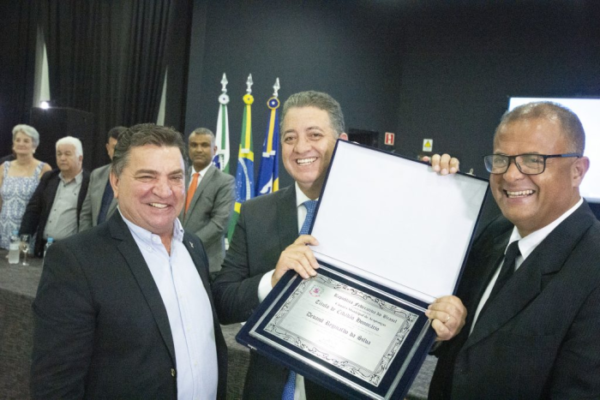 Deputado Cobra Repórter é Cidadão Honorário de Arapongas