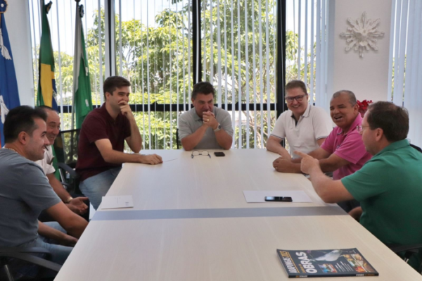 Prefeitura de Arapongas entrega escrituras definitivas para mais quatro empresas