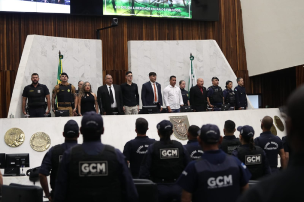 Guardas Municipais de Arapongas são homenageados pela Assembleia Legislativa