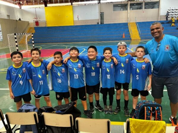 Arapongas é vice-campeã no Festival Paranaense de Mini-Handebol