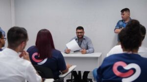 Procon de Rolândia orienta colaboradores de supermercado sobre código de defesa do consumidor