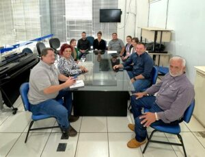 Chefe do Executivo Municipal de Mandaguari tem reunião sobre trânsito com Semob, em Maringá