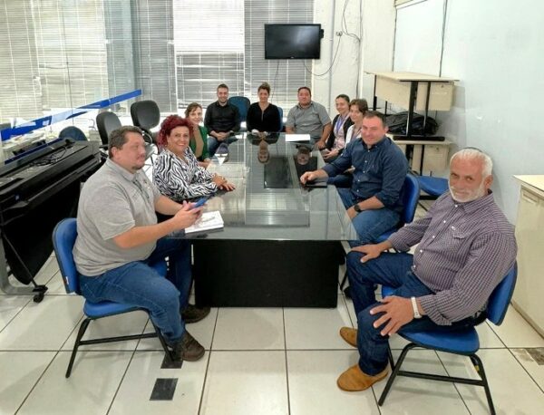 Chefe do Executivo Municipal de Mandaguari tem reunião sobre trânsito com Semob, em Maringá