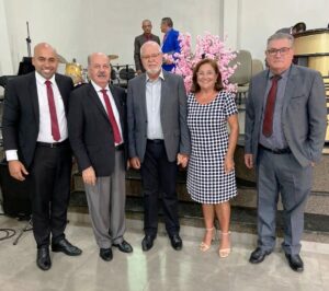Prefeito de Rolândia Maistro prestigia encerramento da Escola Bíblica da Igreja Assembleia de Deus Missão