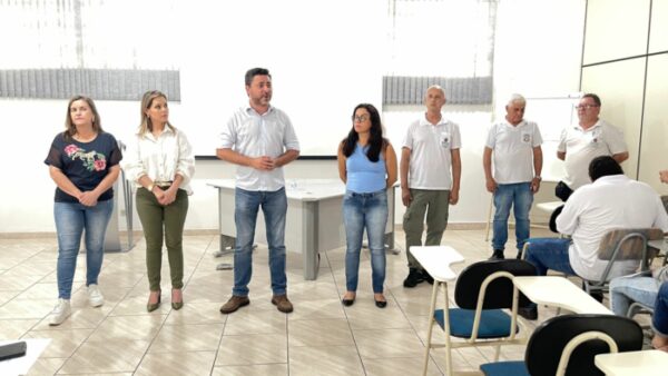 Departamento de Saúde de Jandaia reúne com agentes comunitários de saúde enfermeiros e agentes de endemias