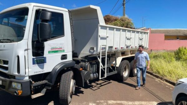 Prefeitura de Jandaia do Sul, moradores da Vila Rica e bairros próximos realizam mutirão de limpeza