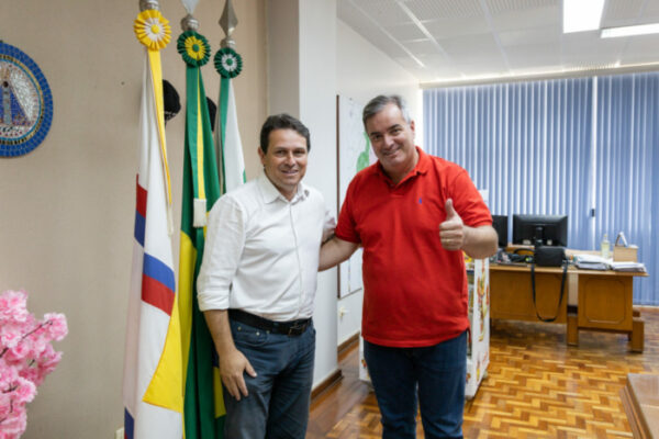 Junior da Femac recebe visita do presidente da Amuvi