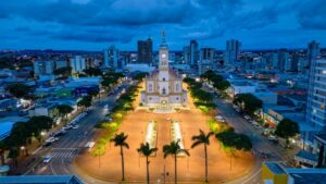 Apucarana – Praça Rui Barbosa e entorno estão com nova iluminação