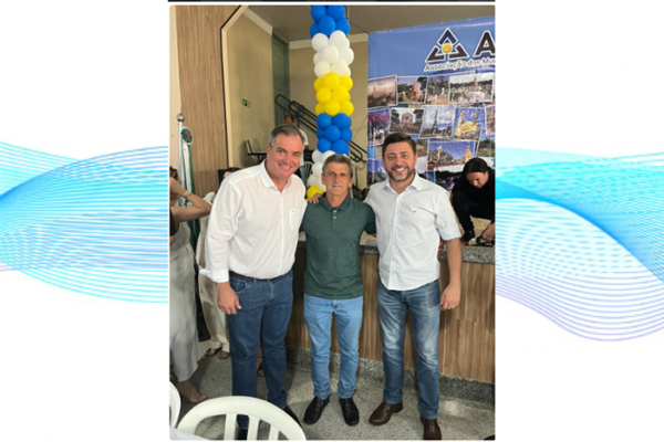 Prefeito em exercício de Marilândia do Sul Walmir Peres participa de reunião de transmissão de posse da Amuvi
