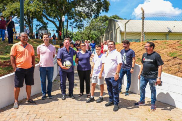Emoção marca a entrega de três obras no Distrito de Aricanduva