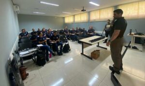 Novos guardas municipais de Arapongas passam por instrução de armamento em Londrina