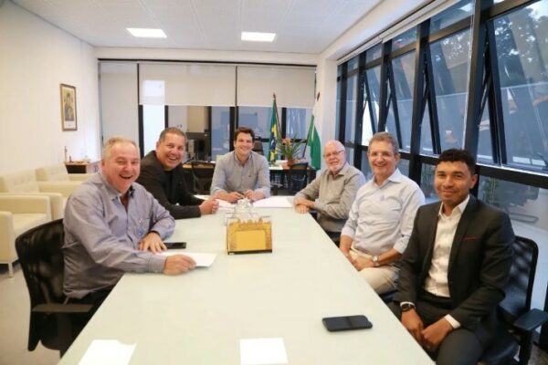 Prefeito de Rolândia Maistro e Secretários se reúnem com Secretário Estadual das Cidades, Eduardo Pimentel